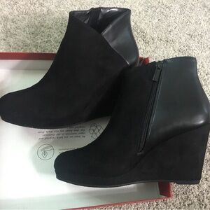 Impo Tandy Faux Suede Black Wedge Booties Sz 8